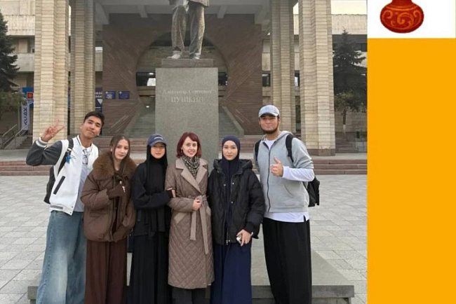Две команды КРСУ — «Лидеры КРСУ» и «Элим» — принимают участие в Чемпионате мира по русскому языку для иностранцев—2025