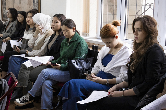 В КРСУ открылась Бишкекская международная медиашкола