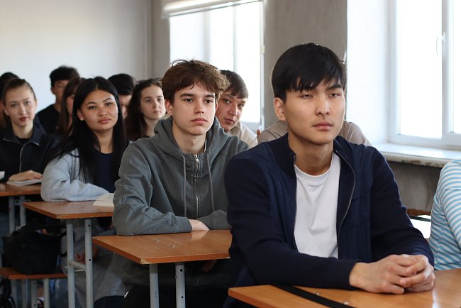 A guest lecture by a professor from the University of Ural State Law University was held at the Faculty of Law KRSU