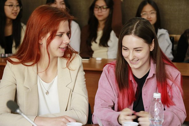 Experts and students discussed Omar Khayyam's contribution to world culture