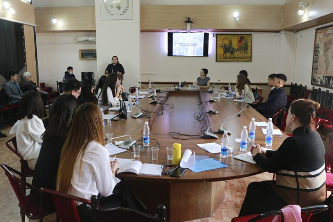 Студенты КРСУ обсудили актуальные проблемы современного мира в рамках межфакультетской конференции