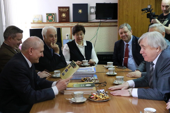 Визит в КРСУ Посла РФ в КР Николая Николаевича Удовиченко