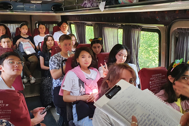 Студенты КРСУ помогли детскому дому «Чексиз Ырайым»