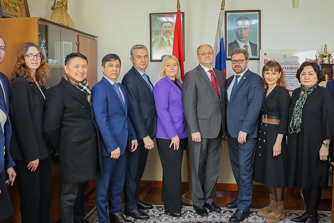 "Judicial diplomacy: KRSU and the EAEU Court enter into a cooperation agreement."
