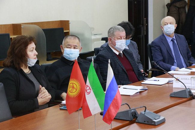 We develop international interuniversity cooperation
