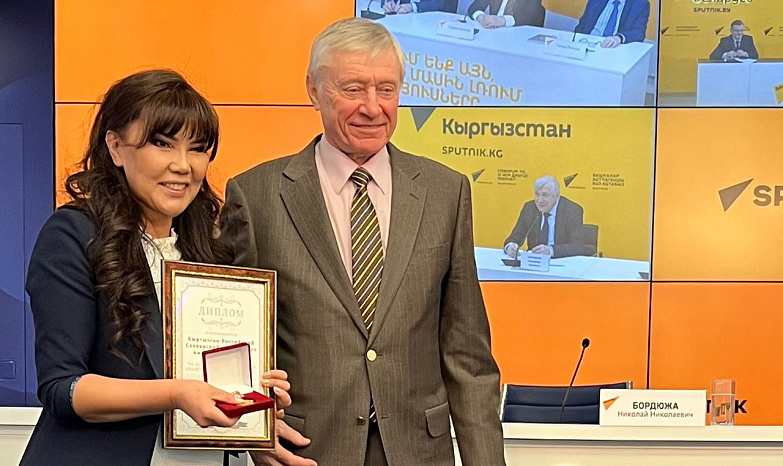KRSU professor Ainura Kocherbaeva was awarded a badge of honor