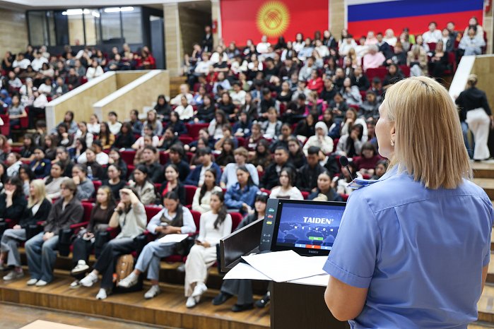 КРСУда биринчи курстун студенттери менен Ички иштер министрлигинин өкүлдөрүнүн бир катар жолугушуулары башталды