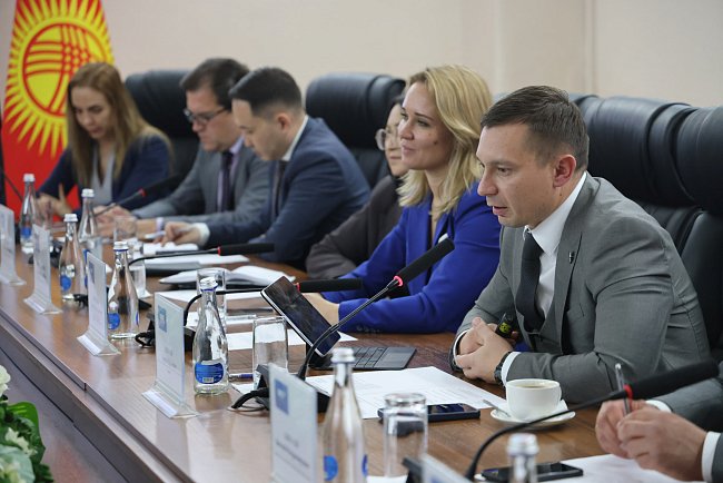 Ольга Петрова КРСУнун жана студенттердин демилгелеринин өнүгүшүн жогору баалады