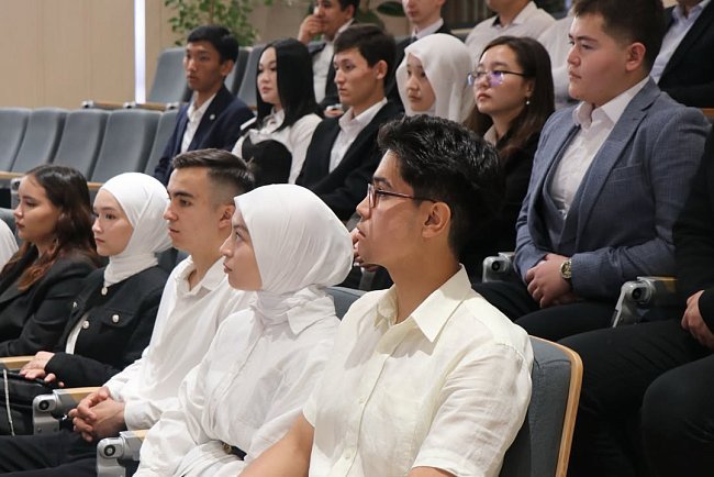 Future doctors of KRSU visited the Jogorku Kenesh