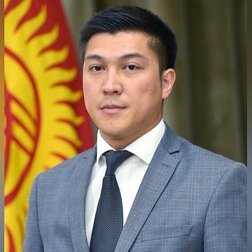 Кыргыз Республикасынын Илим министрлигин Бактияр Орозов жетектеген. Ал жөнүндө эмне белгилүү?