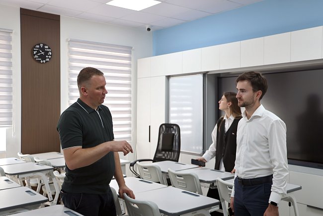 Россиянын Билим берүү жана илим министрлигинин «Studturism» программасынын өкүлдөрү КРСУга барышты
