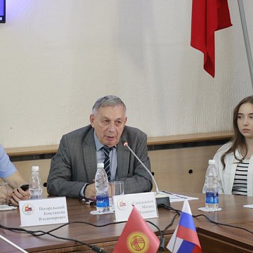 KRSU hosted a lecture by Russian poet and translator Mikhail Sinelnikov