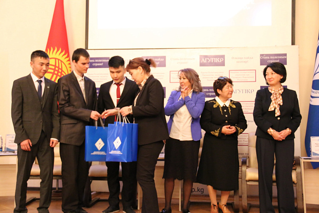 Команда КРСУ победила в дебатах, посвященных 30-летию принятия Конституции КР