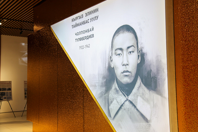 В Бишкеке открылась историко-документальная выставка «Фрунзенский аэроклуб – школа героев!»