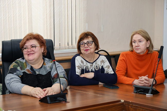 Ректор КРСУ поздравил с наступающим Международным женским днем 