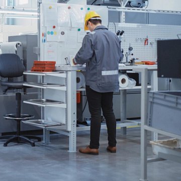 Эмгек министрлиги менен КРСУ Орусияда иштөө үчүн кадрларды даярдоону талкуулашты