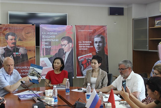 Moving forward: a presentation of the book «Russian language in Kyrgyzstan: milestones of the past» took place at KRSU