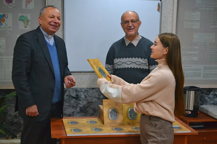 Книги в дар университету