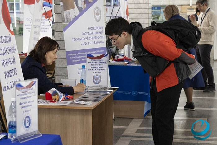 Россия – Кыргызстан үчүн кадрлардын булагы: эмне үчүн кыргызстандык студенттер орус билимин тандашат?