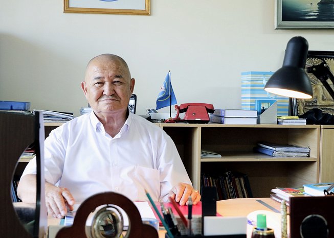 Dean of the Faculty of Humanities A. Bekbalayev was awarded the title «Honored Worker of Education of the Kyrgyz Republic»