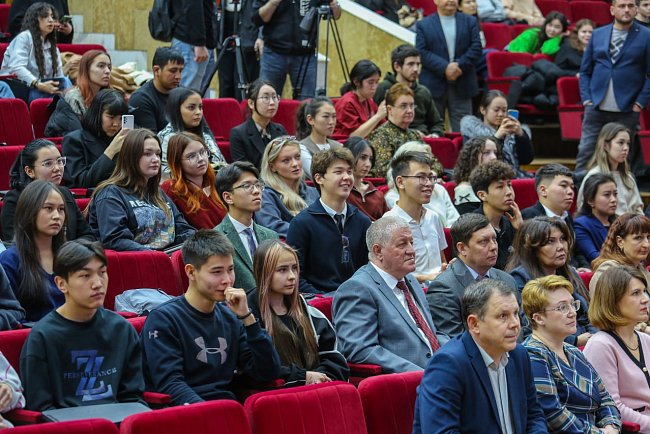 Mikhail Shvydkoy met with students of KRSU: culture, technology and the future of cooperation