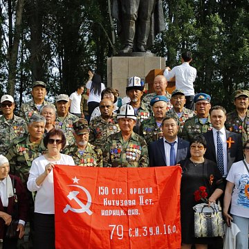 Memory of the heroes: in the village of Panfilovskoye, flowers were laid at the monument to Panfilov