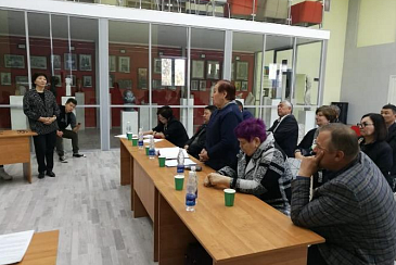 Аджигулованын докторлук диссертациясын жактаган Г.