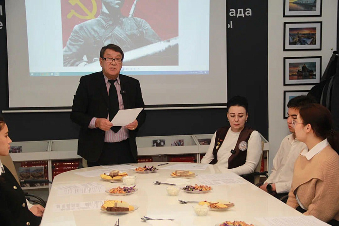 Меж поколениями памяти мост