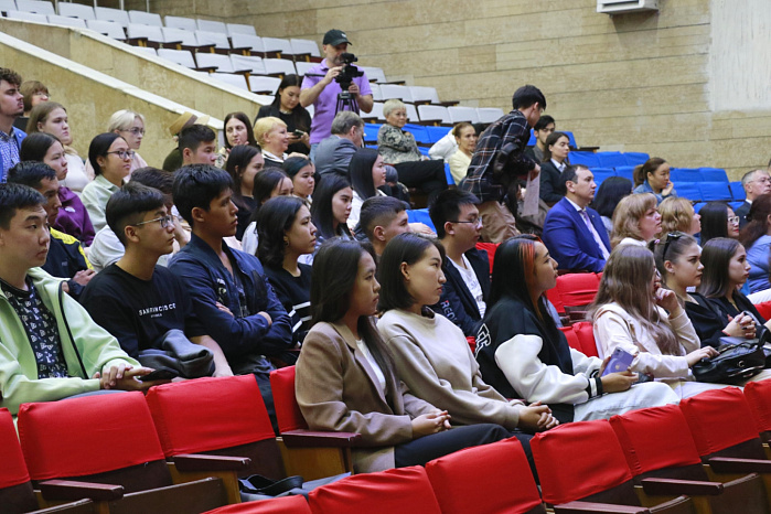 В КРСУ начал работу международный молодежный аналитический конгресс