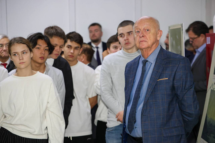 В КРСУ состоялся круглый стол «170 лет вместе: к истории принятия иссык-кульскими кыргызами подданства России»