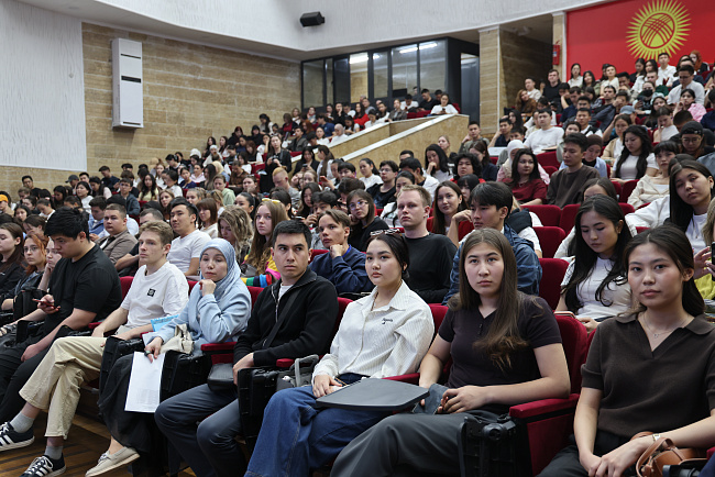 Проект «Школа молодых кадров» при Жогорку Кенеша презентовали студентам КРСУ 