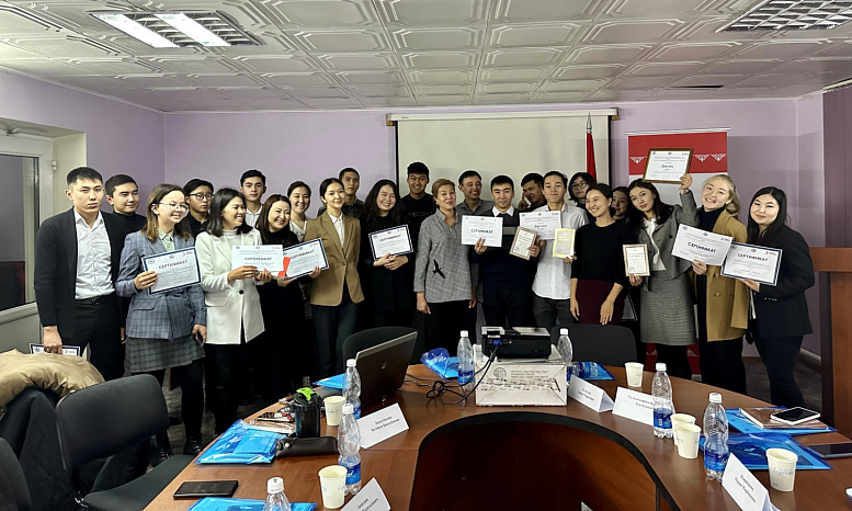 Молодежь КР обсудила современные вызовы международного гуманитарного права