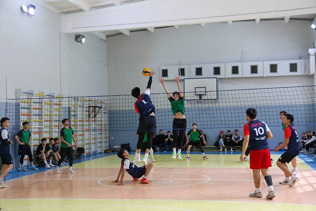 The KRSU men's volleyball team reached the semi-finals of the Universiade!
