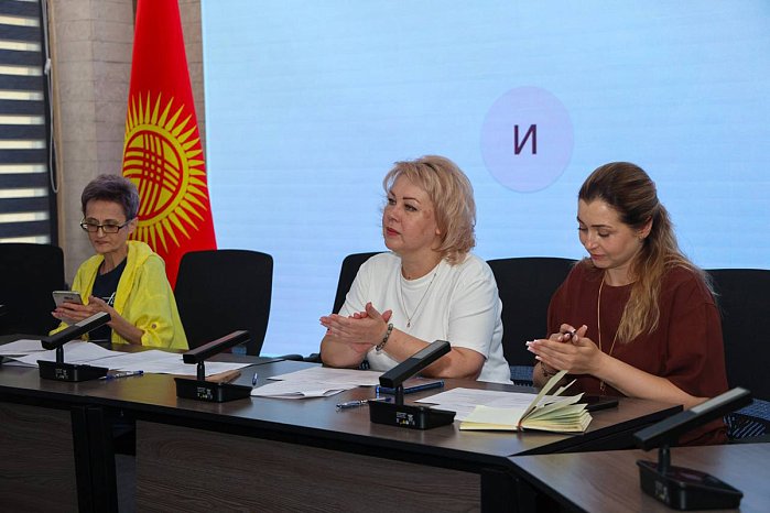 Политехникалык жана КРСУ пилоттук курстун жыйынтыгын чыгарышты «Долбоордук иштин негиздери»