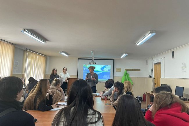 Филологдор үчүн мүмкүнчүлүктөр: РУДН университетинин делегациясы КРСУнун студенттери менен жолугушту