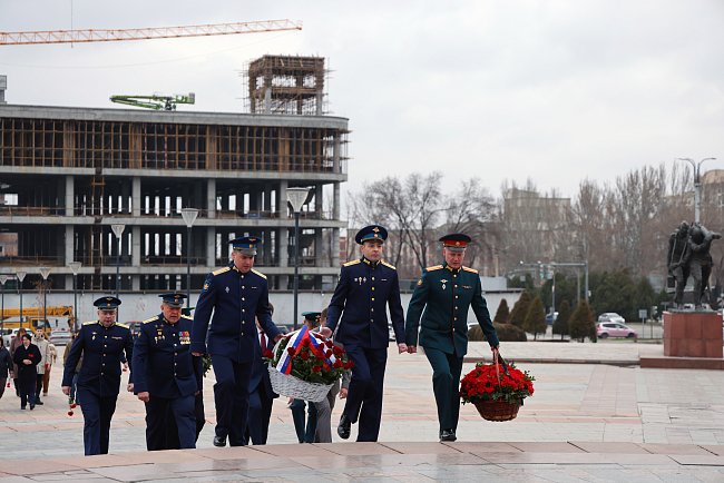 A flower-laying ceremony was held in Bishkek for Defender of the Fatherland Day