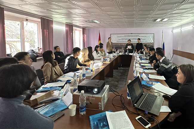 Молодежь КР обсудила современные вызовы международного гуманитарного права