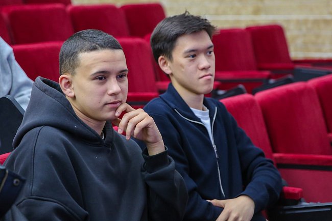 A lecture by Murat Beishenov was held at KRSU as part of the "Muras" discussion program
