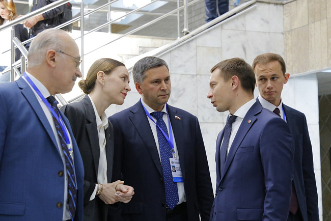 Новые образовательные перспективы: КРСУ получил мобильную лабораторию от АНО «Евразия»