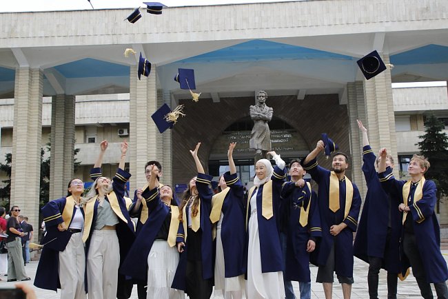 On the way to new heights: a graduate of the Faculty of Economics was held at KRSU