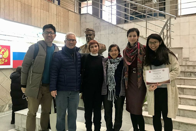 Открывая окно в русский мир