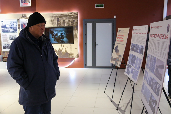 В Бишкеке открылась историко-документальная выставка «Фрунзенский аэроклуб – школа героев!»