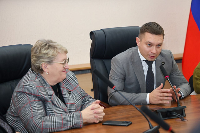 Ректор КРСУ поздравил с наступающим Международным женским днем 