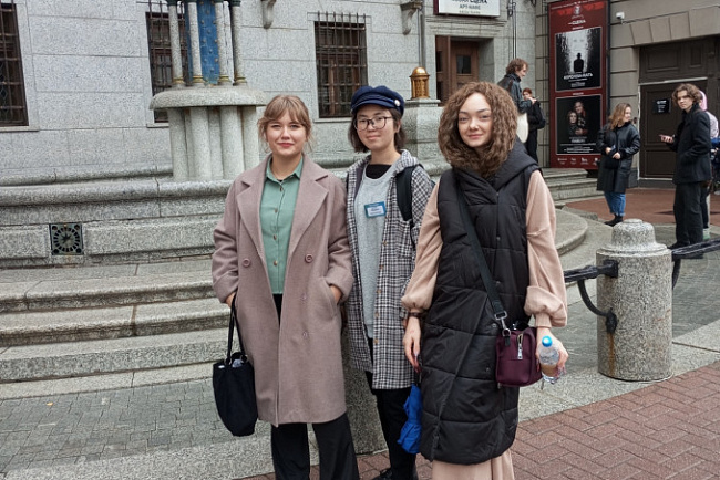 Студентки-филологи КРСУ приняли участие в Международном конкурсе ораторского мастерства и выразительного чтения в РУДН