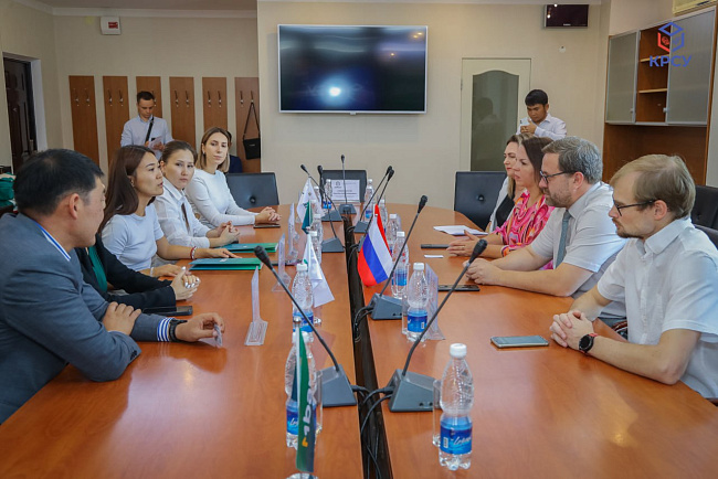 КРСУ и «MBANK» подписали соглашение о сотрудничестве