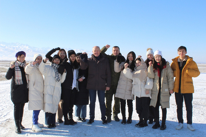 Студенты КРСУ посетили российскую авиабазу в Канте