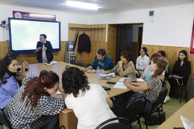 On the comparison of linguistic pictures of the world: RUDN University professor U. Bakhtikireeva gave a lecture for philologists KRSU