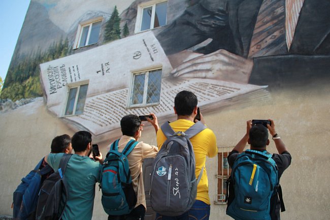 A mural dedicated to the Soviet Turkologist Konstantin Yudakhin appeared on the building of the Faculty of Humanities