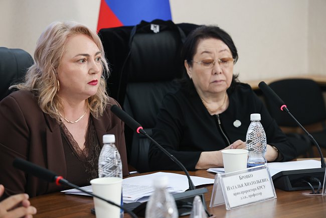 КРСУ жаштар арасындагы деструктивдүү идеологиялардын чакырыктарын талкуулады