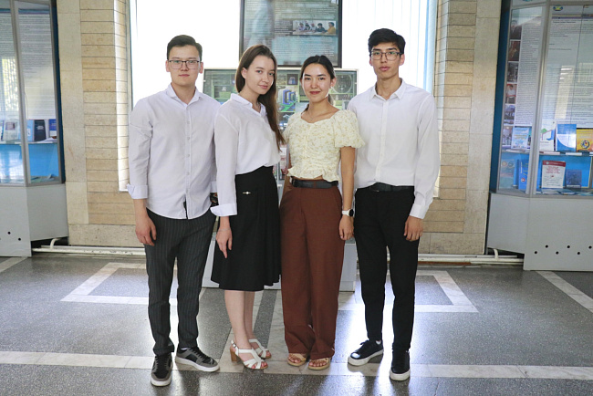 Студенты кафедры мировых языков успешно защитили дипломные работы